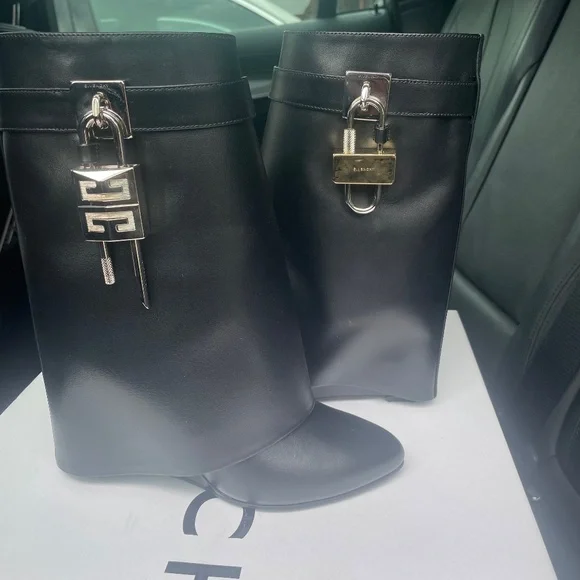 Givenchy Shark Lock Ankle Boots in Leather - Picture 1 of 5
